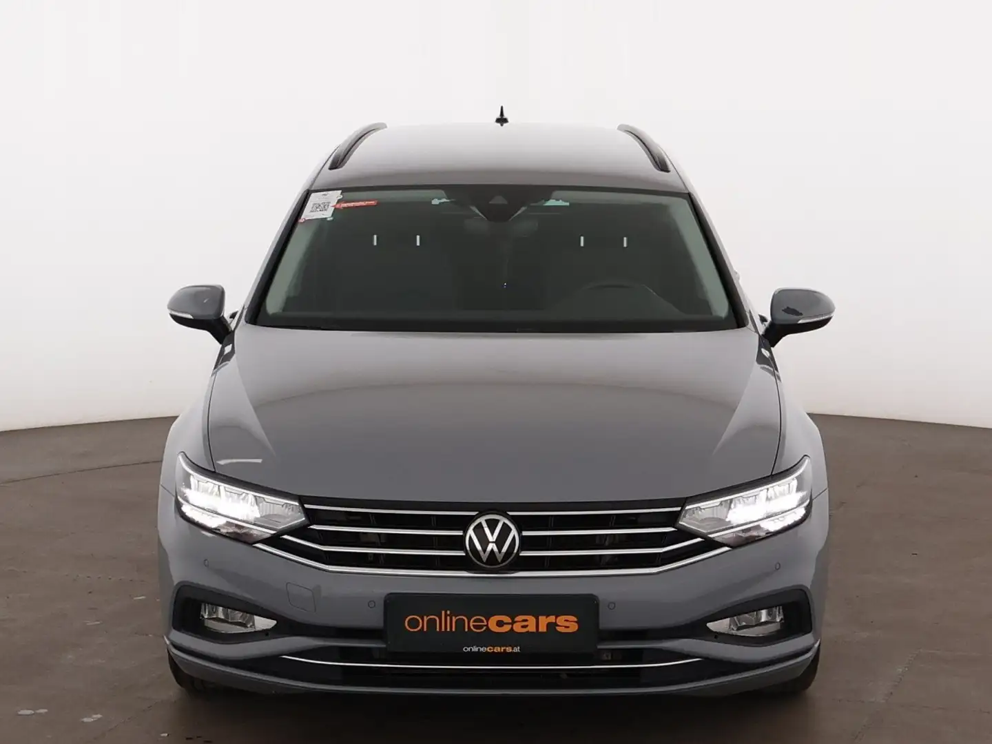 Volkswagen Passat Variant 1.5 TSI Business Aut LED STANDHZG Grau - 2