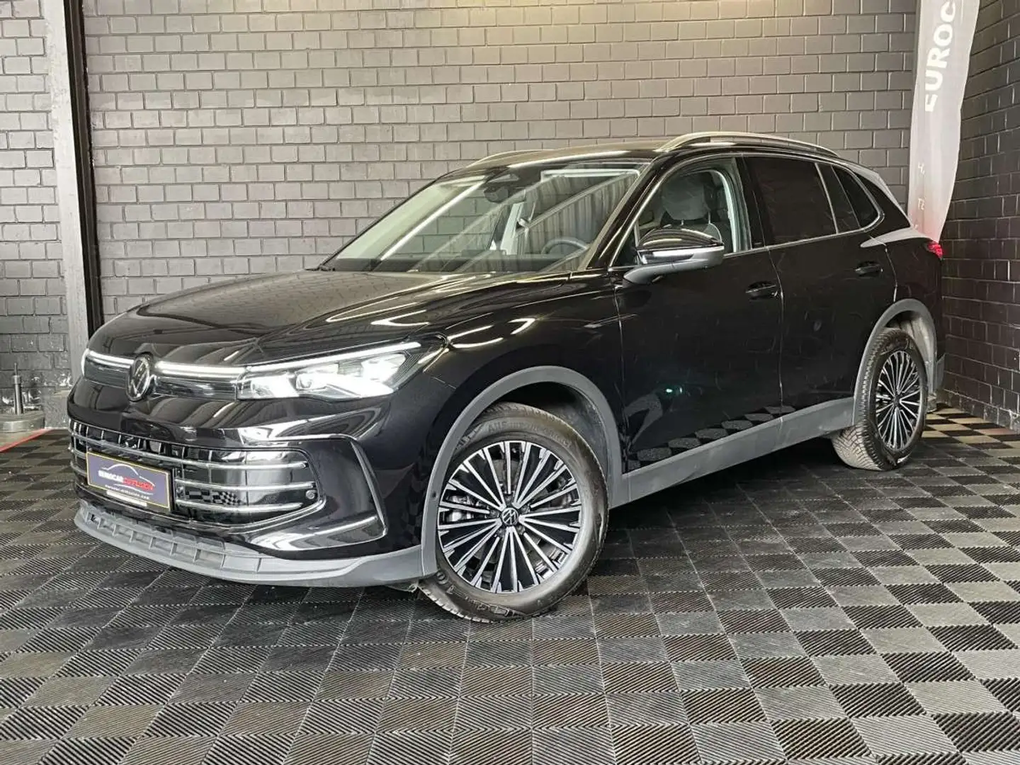 Volkswagen Tiguan Elegance 2.0 TDI 150CV DSG7 ** Attelage ** Noir - 1