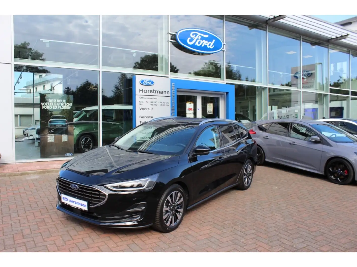 Ford Focus TITANIUM X TURNIER AUTOMATIK, MATRIX-LED, AHK, ACC Schwarz - 1
