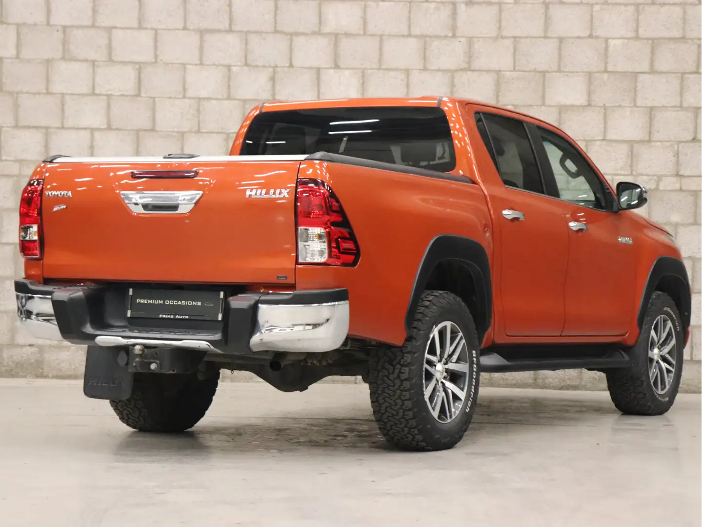 Toyota Hilux 2.4 D-4D-F Double Cab Executive |BTW|CAMERA|STOELV narančasta - 2