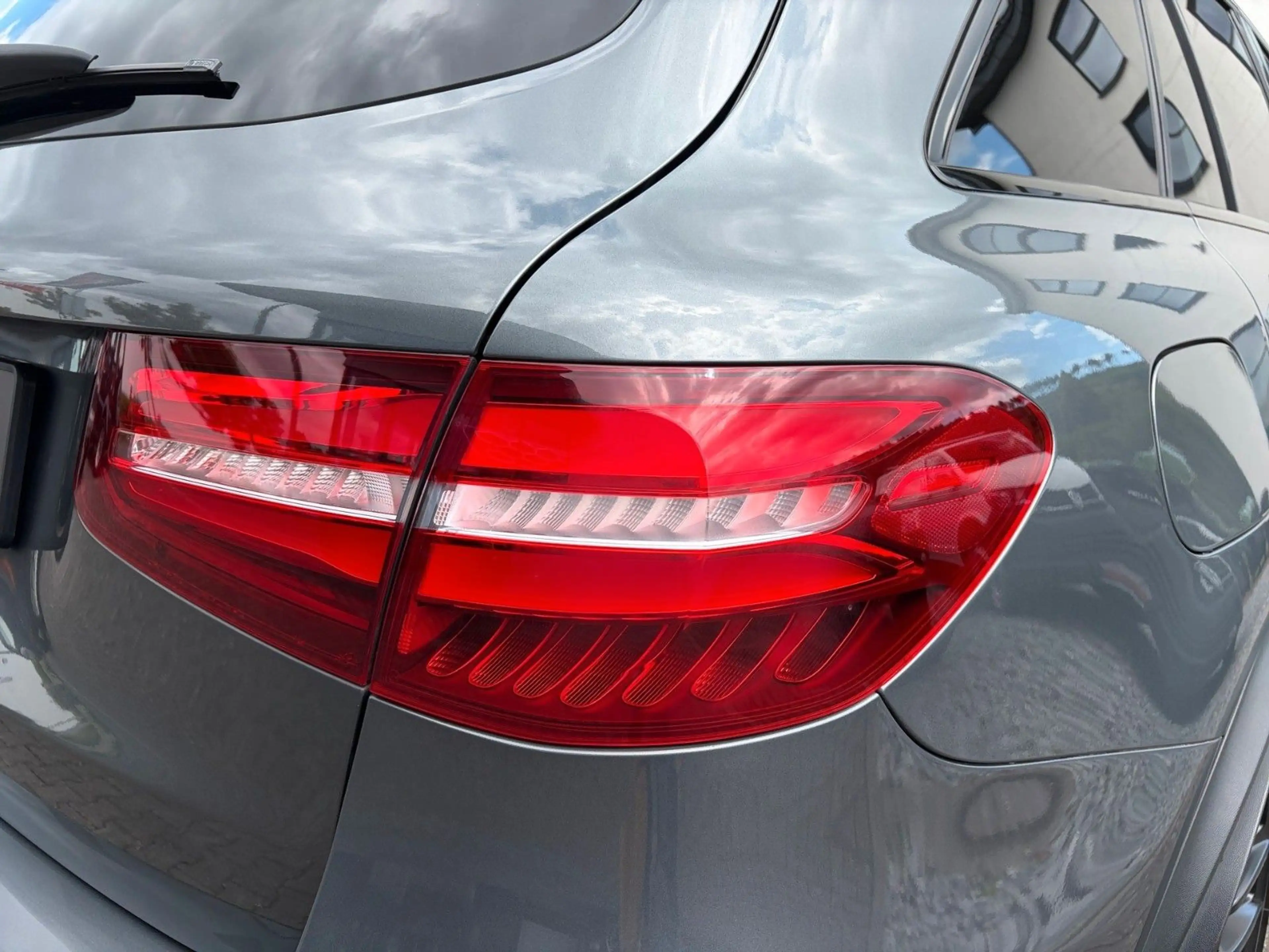 Mercedes-Benz GLC 63 AMG GLC63 AMG 4Matic *HUD,Sitzbelüftung,Pano,8-fach* — photo 12
