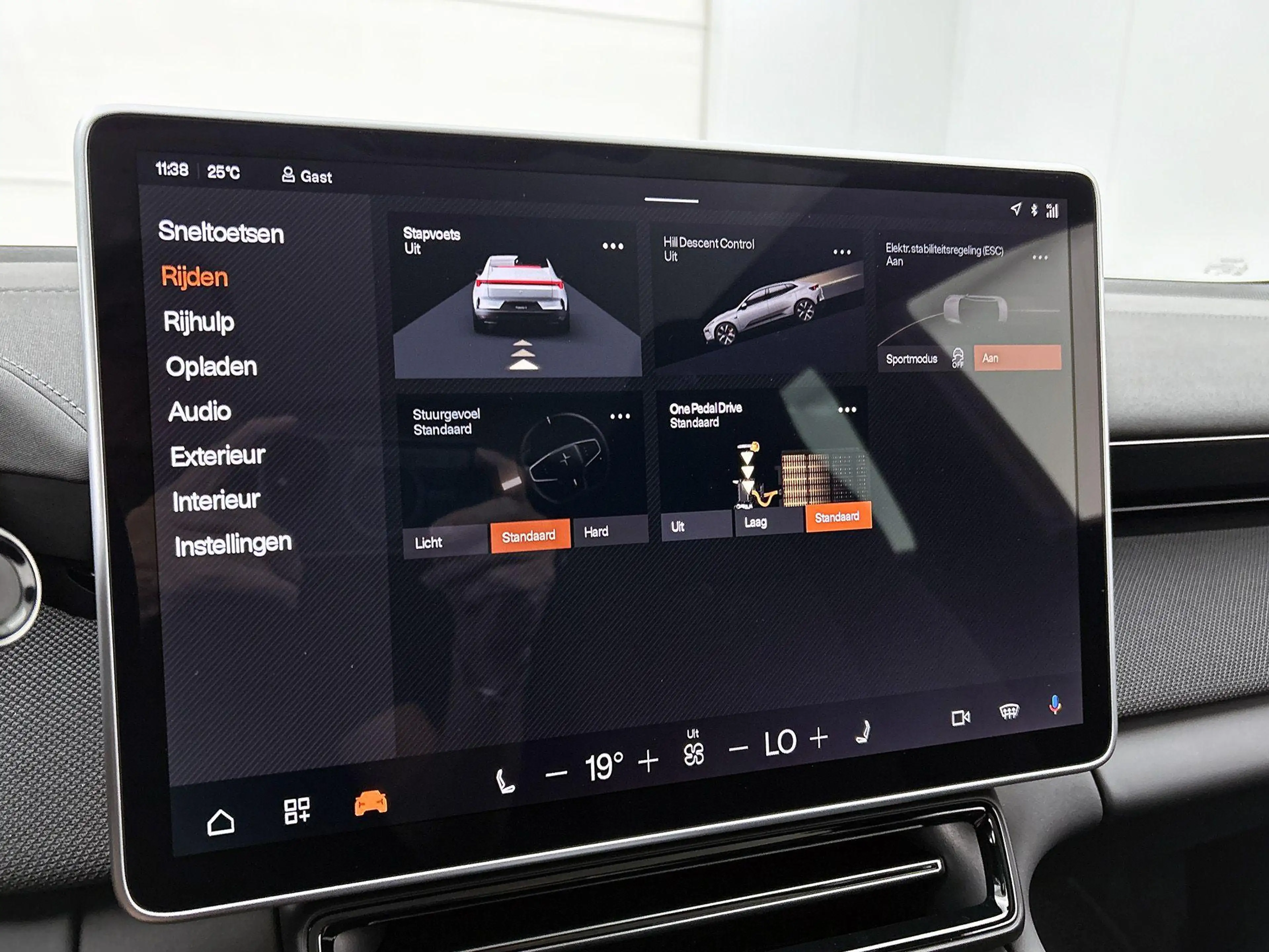 Polestar 4 Long Range Single motor 100 kWh — photo 12