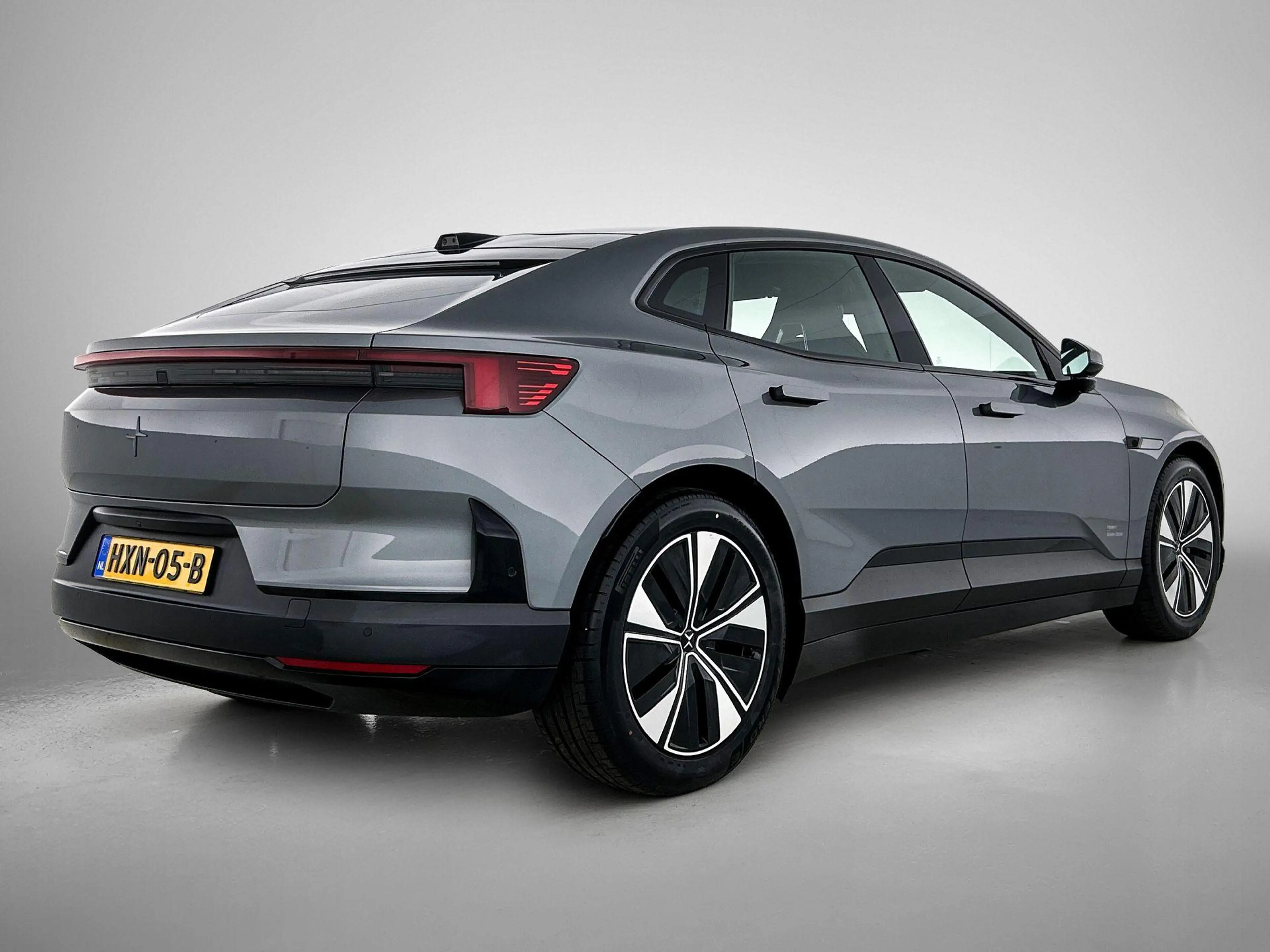 Polestar 4 Long Range Single motor 100 kWh — photo 4