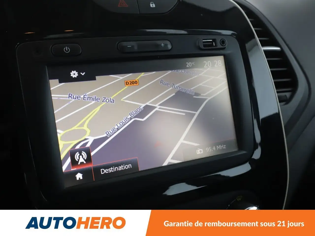 Renault Captur — photo 23
