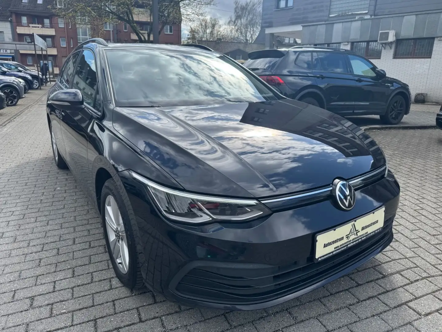 Volkswagen Golf VIII  ACC Panorama PDC App Conect 1. Hand Schwarz - 1