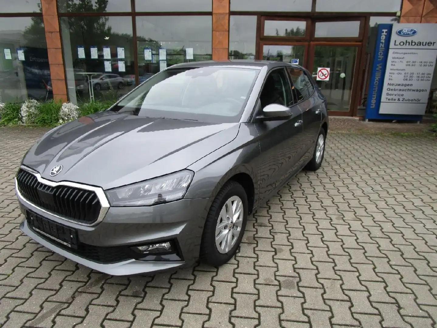 Skoda Fabia Ambition, LM-Felgen, Mittelarmlehne vo., Grau - 1