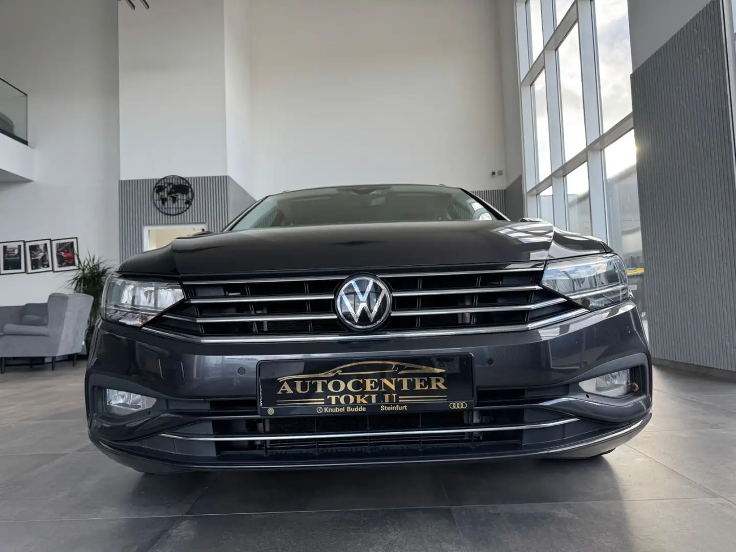 Volkswagen Passat Variant Business 2.0TDI DSG AHK Grau - 2