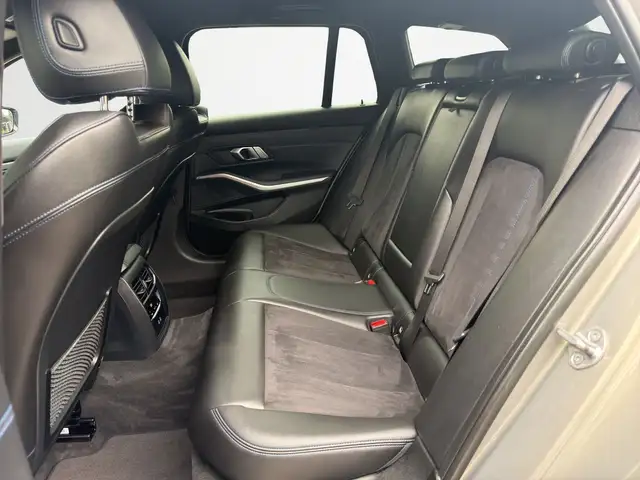 BMW 3 Series view 12