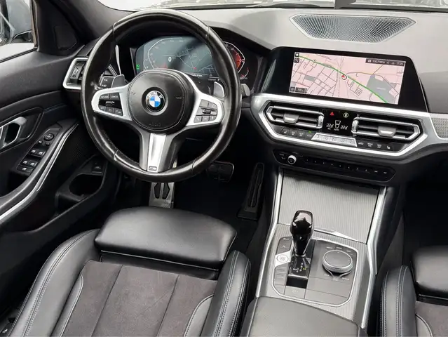 BMW 3 Series view 11