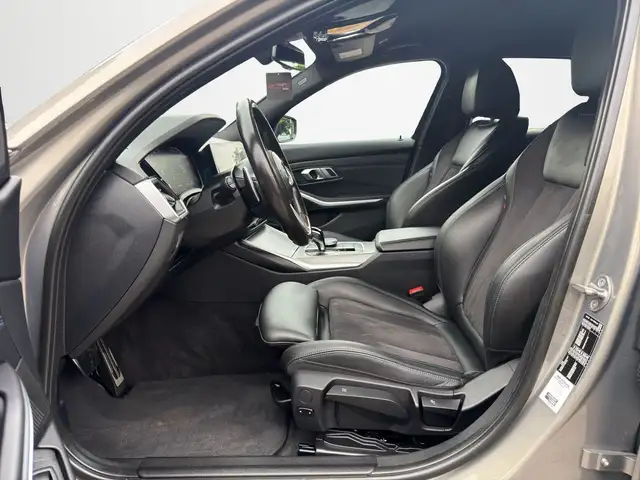 BMW 3 Series view 10