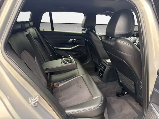 BMW 3 Series view 14