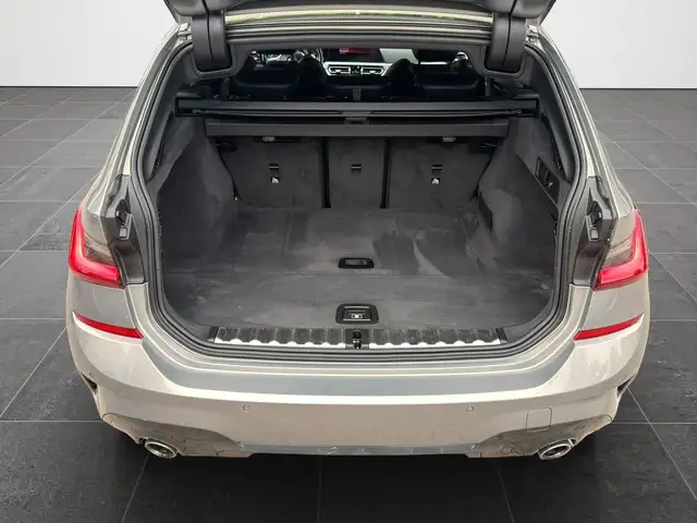 BMW 3 Series view 8