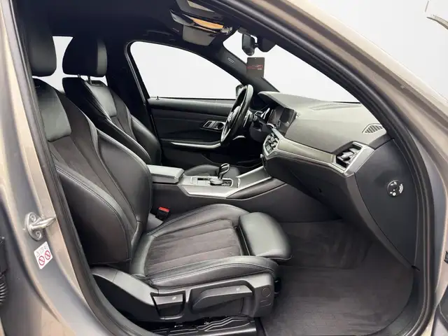 BMW 3 Series view 15