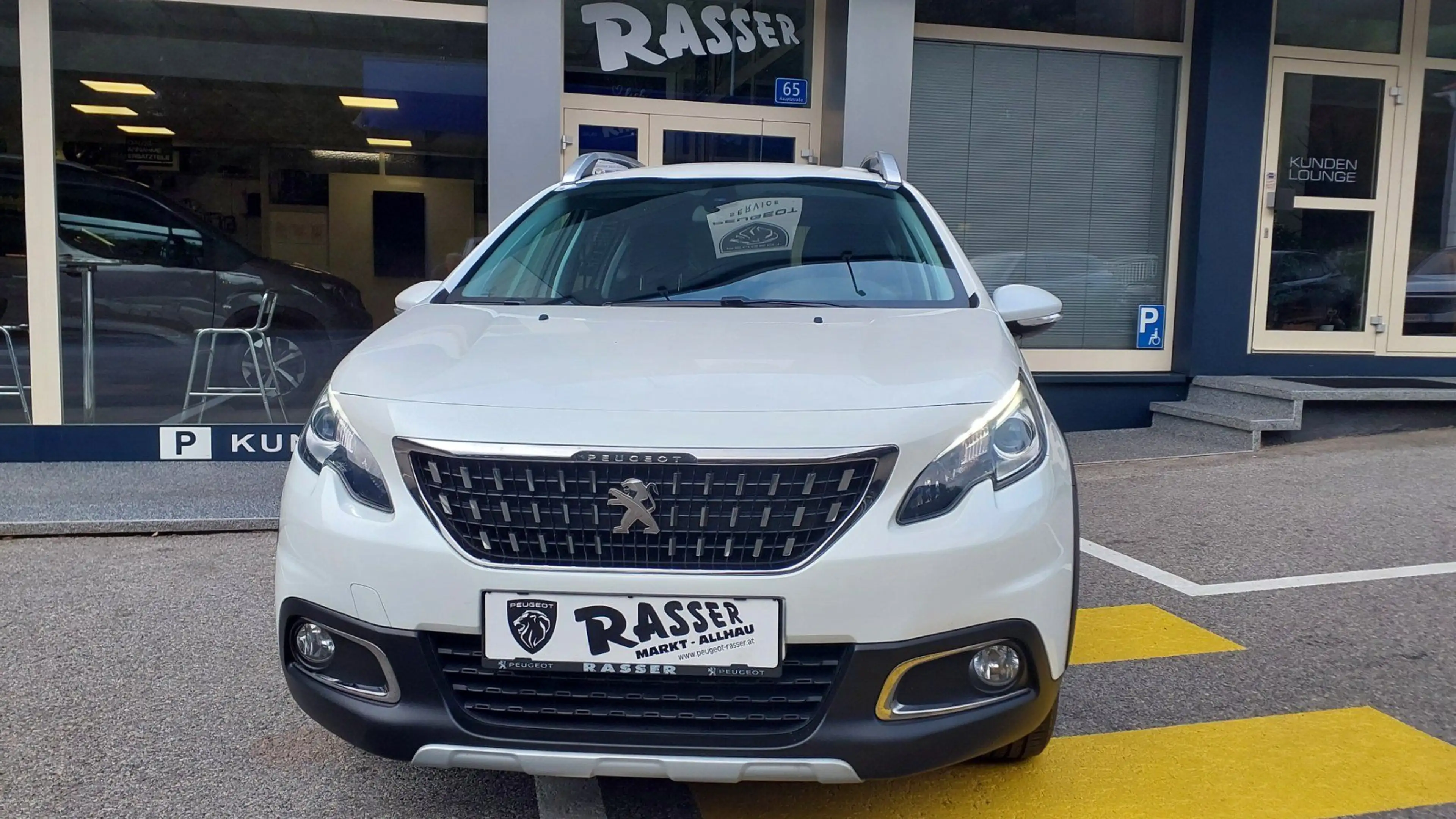 Peugeot 2008 Allure PT 110 EAT6 — photo 2