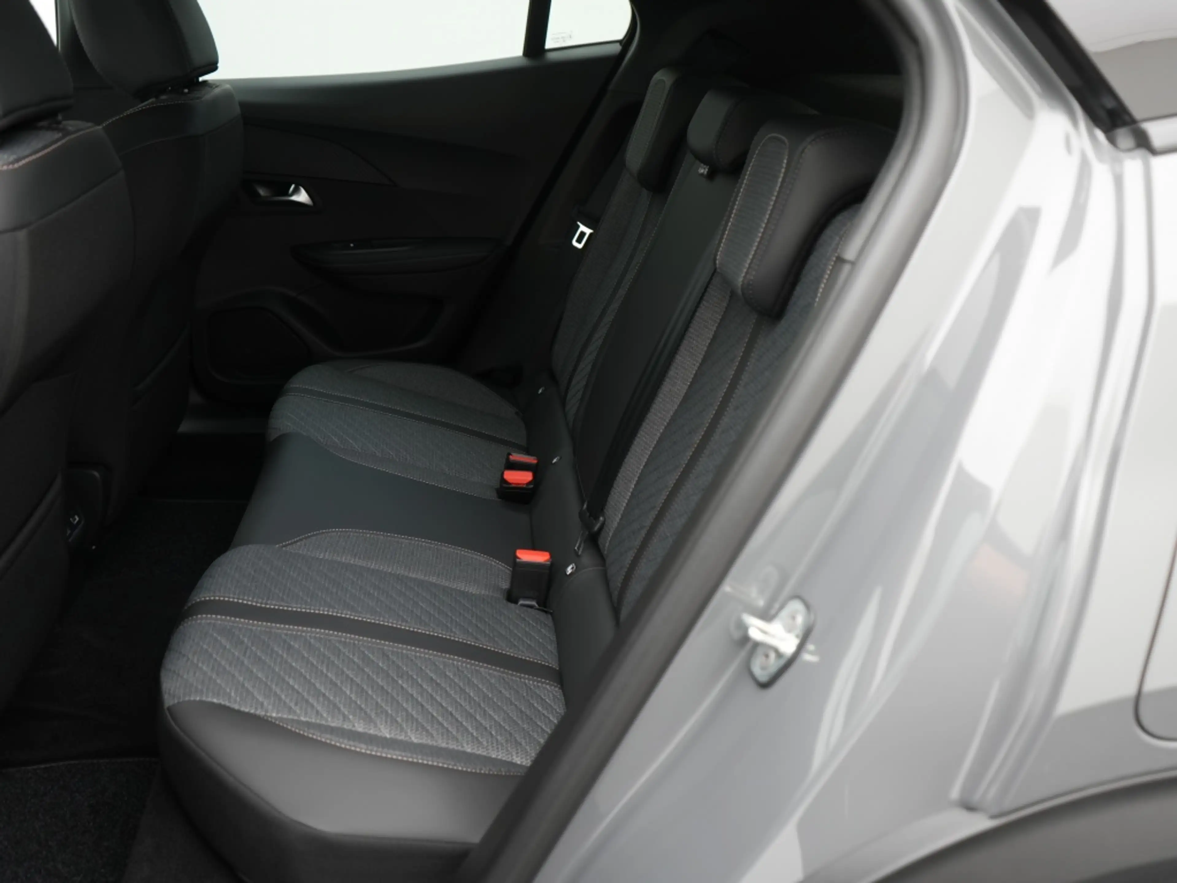 Peugeot e-2008 EV Allure 54 kWh Private Lease 549,- p.m. | Warmte — photo 15