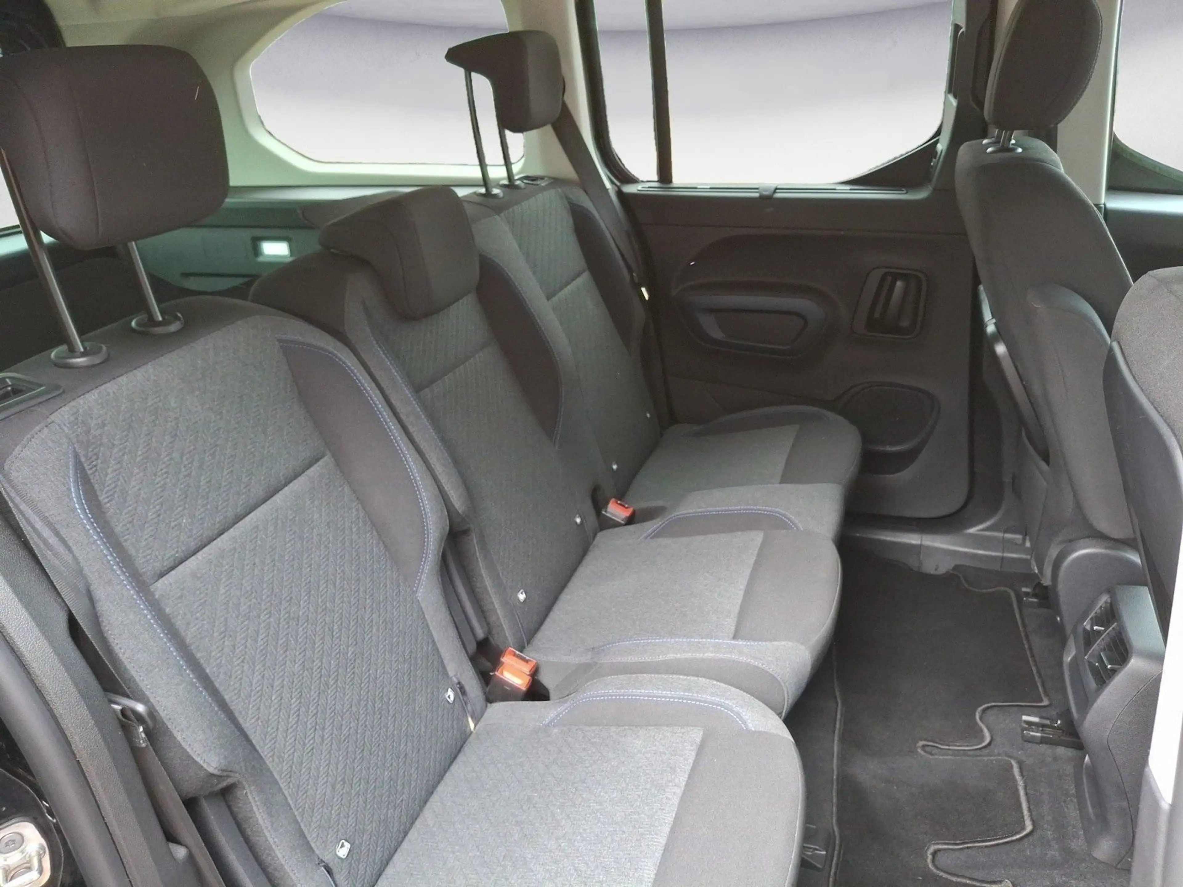 Peugeot Rifter L2 Allure P BlueHDi 130 Sitzheizung, Temp — photo 13