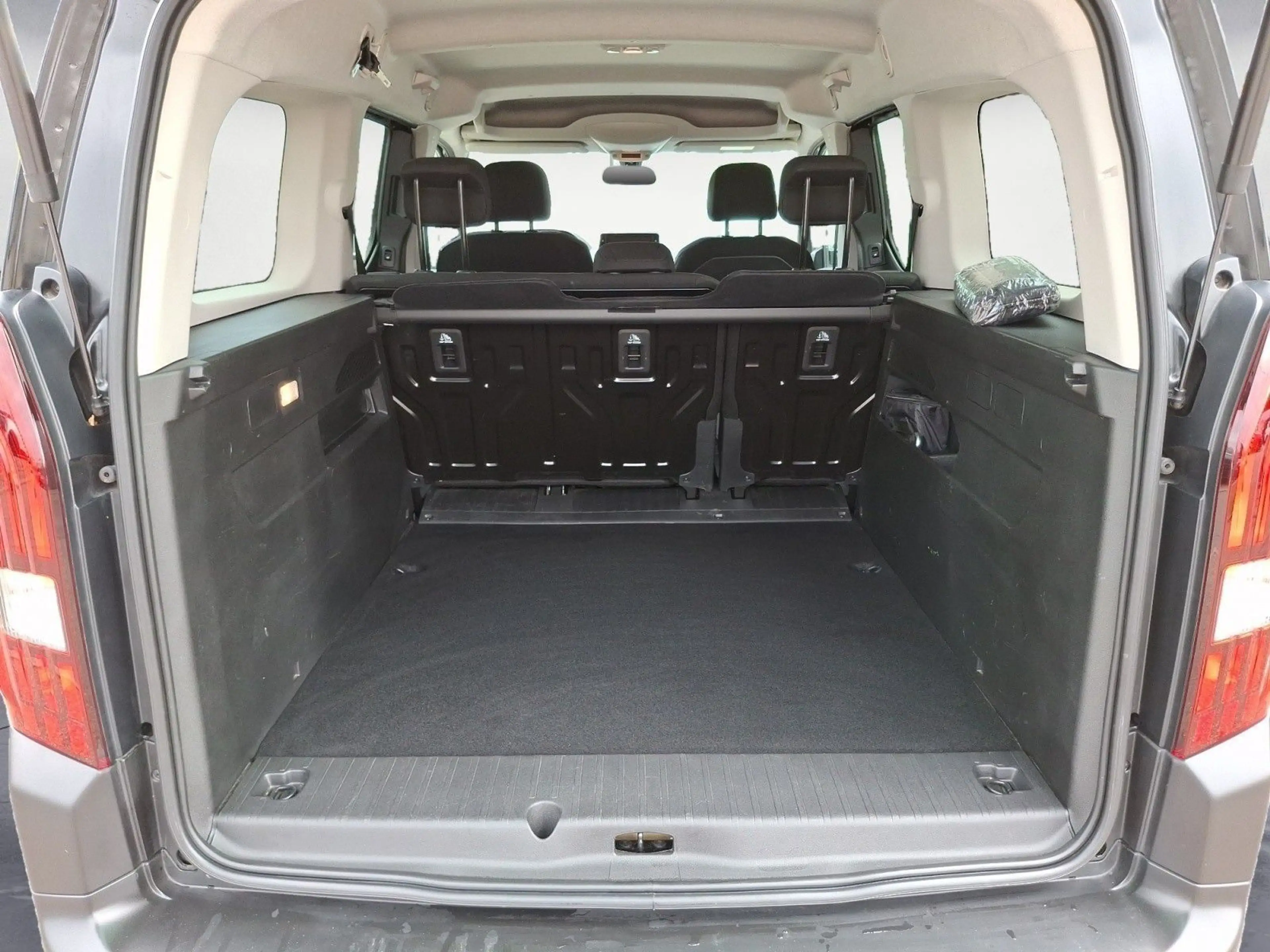 Peugeot Rifter L2 Allure P BlueHDi 130 Sitzheizung, Temp — photo 14