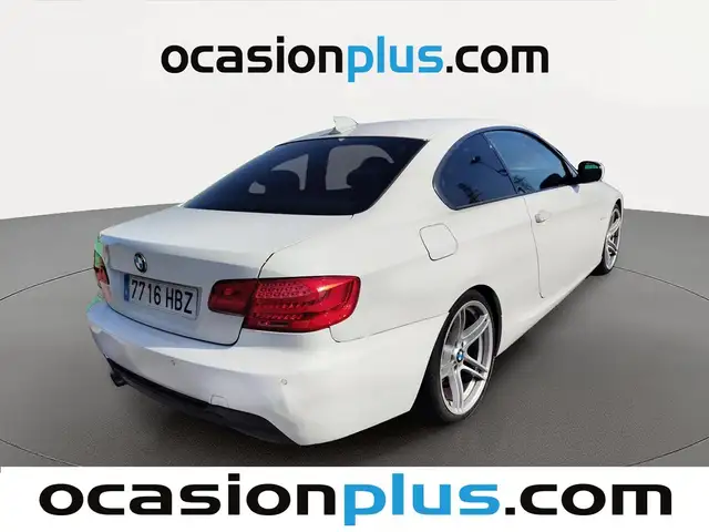 BMW 3 Series view 4