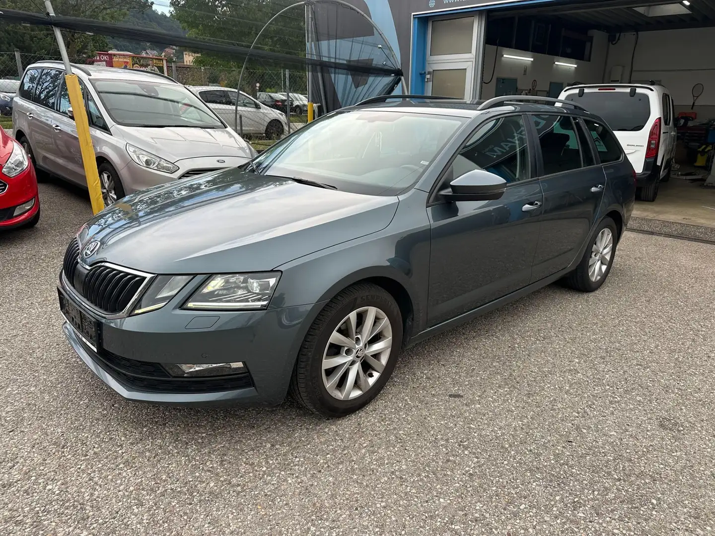 Skoda Octavia Combi 1,6 TDI Limited LED-Carplay-Kamera Grau - 1