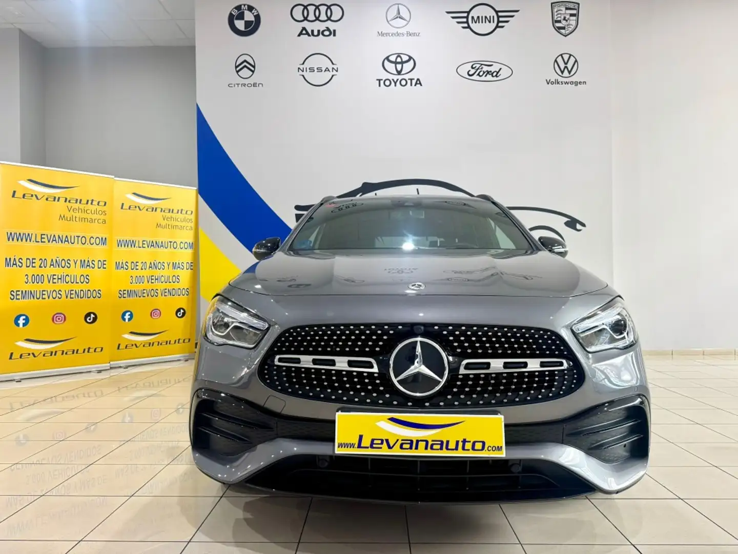Mercedes-Benz GLA 250 250e Gris - 2