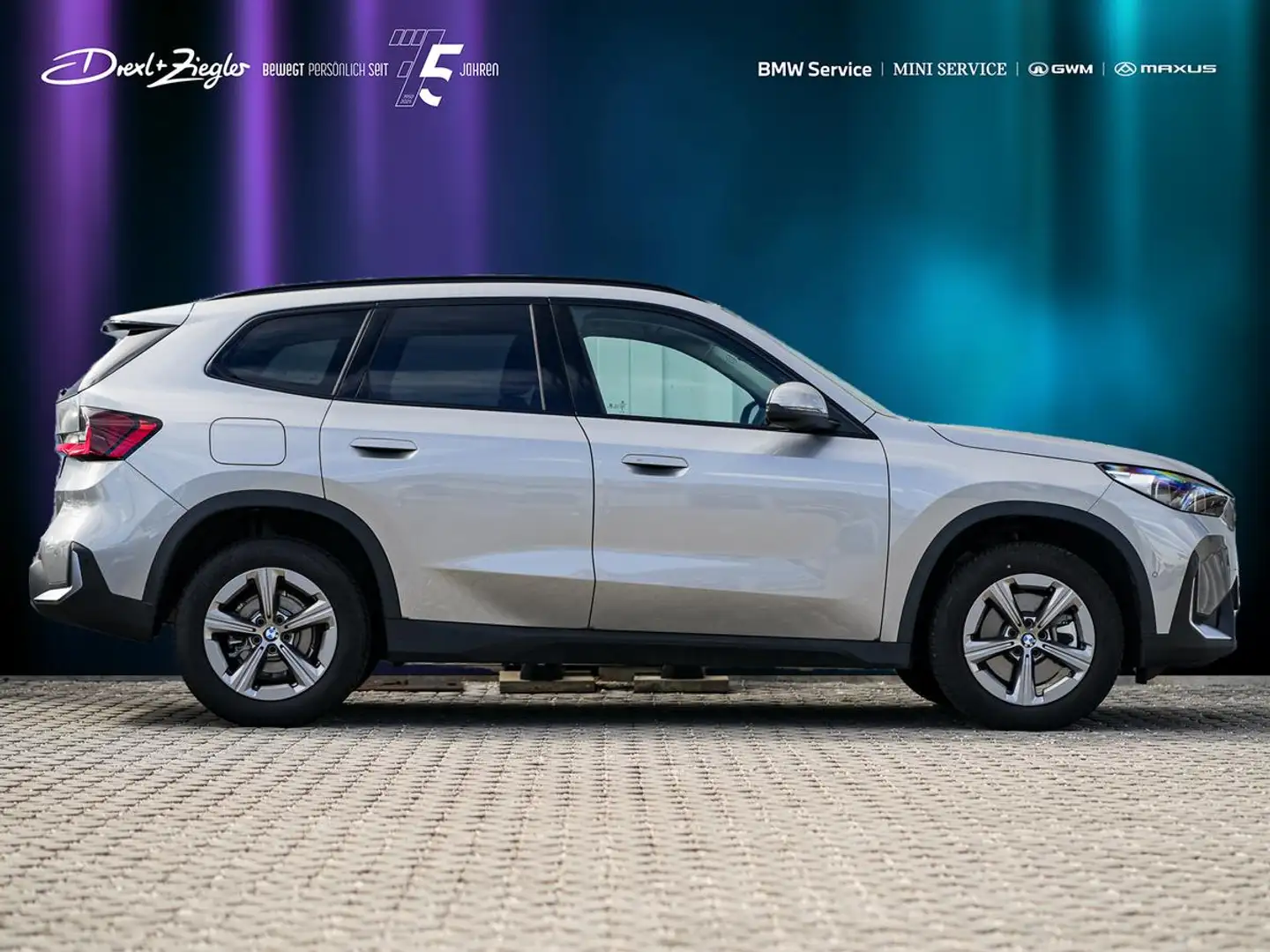 BMW X1 sDrive20i AHK PANO AdLED Aktivsitz KomZg LRH Silber - 2