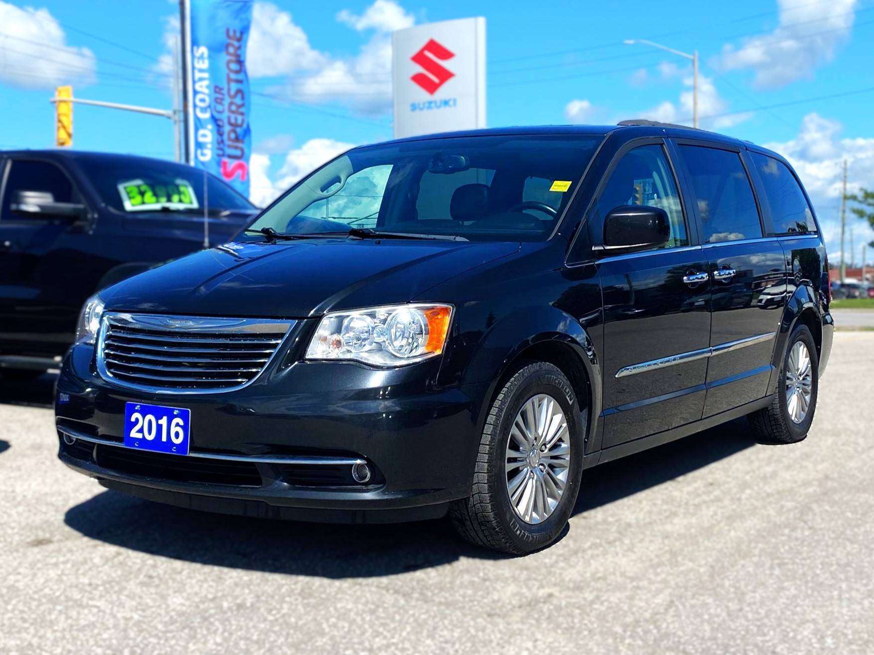 2016 Chrysler Town & Country Touring ~Nav ~Heated Leather ~Sunroof ~Camera