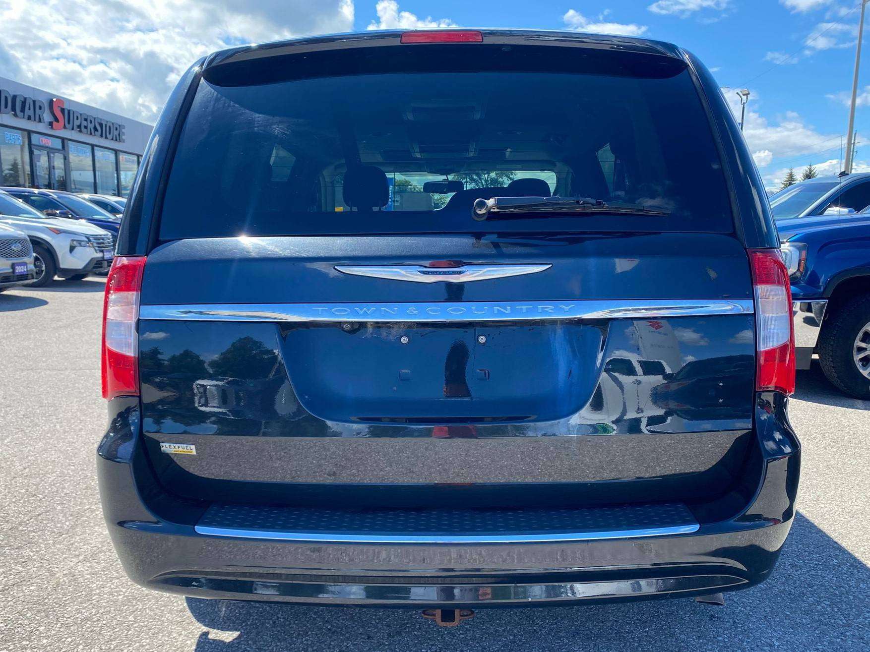 2016 Chrysler Town & Country Touring ~Nav ~Heated Leather ~Sunroof ~Camera — снимка 1