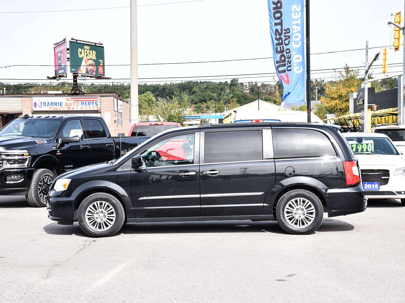 2016 Chrysler Town & Country Touring ~Nav ~Heated Leather ~Sunroof ~Camera — photo 3