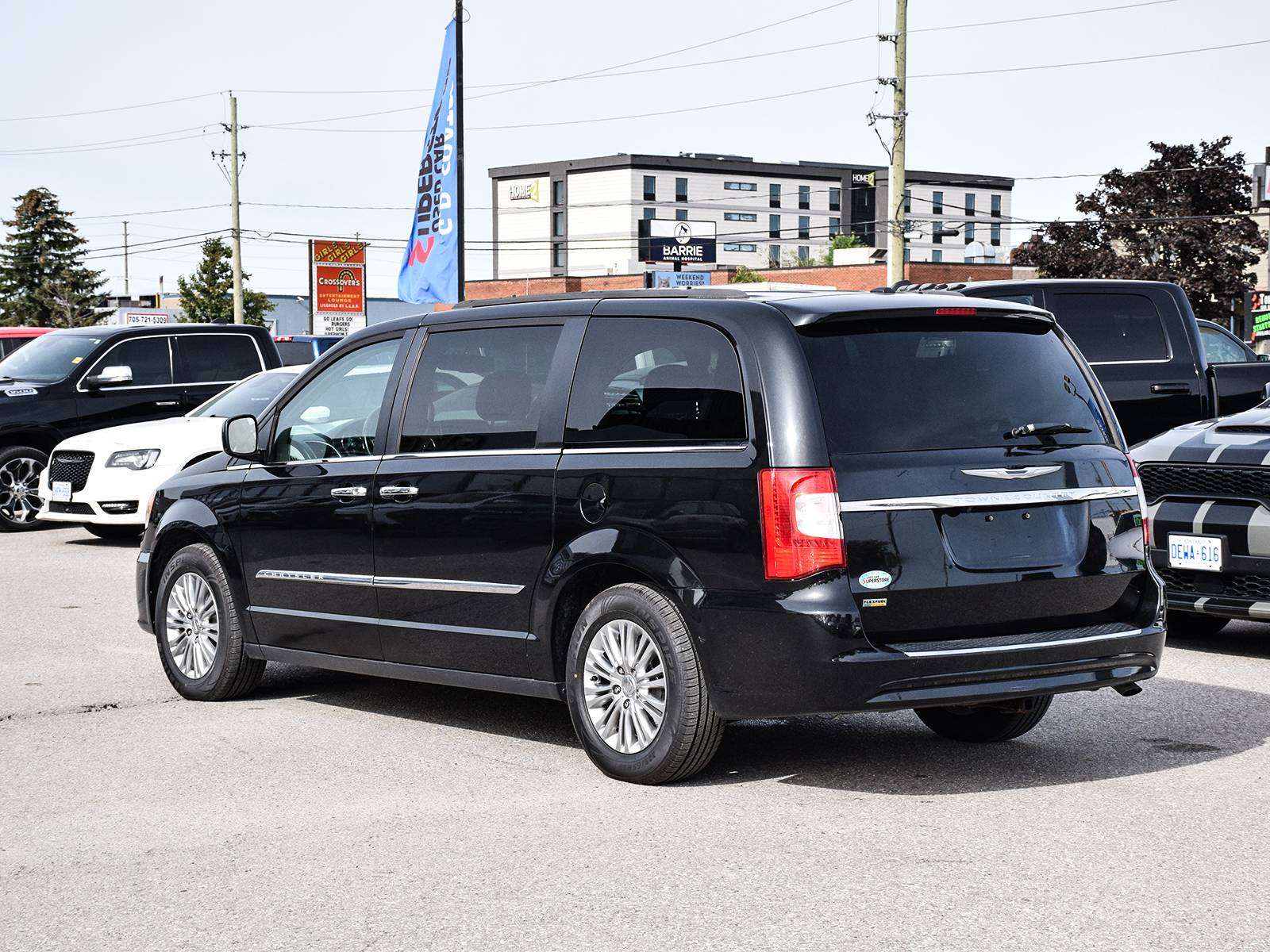 2016 Chrysler Town & Country Touring ~Nav ~Heated Leather ~Sunroof ~Camera — photo 4