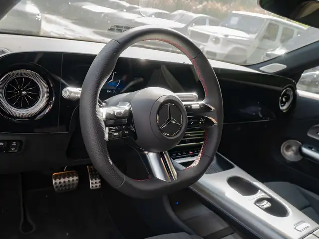 Mercedes-Benz Cla view 12