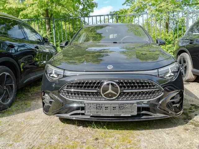 Mercedes-Benz Cla view 3