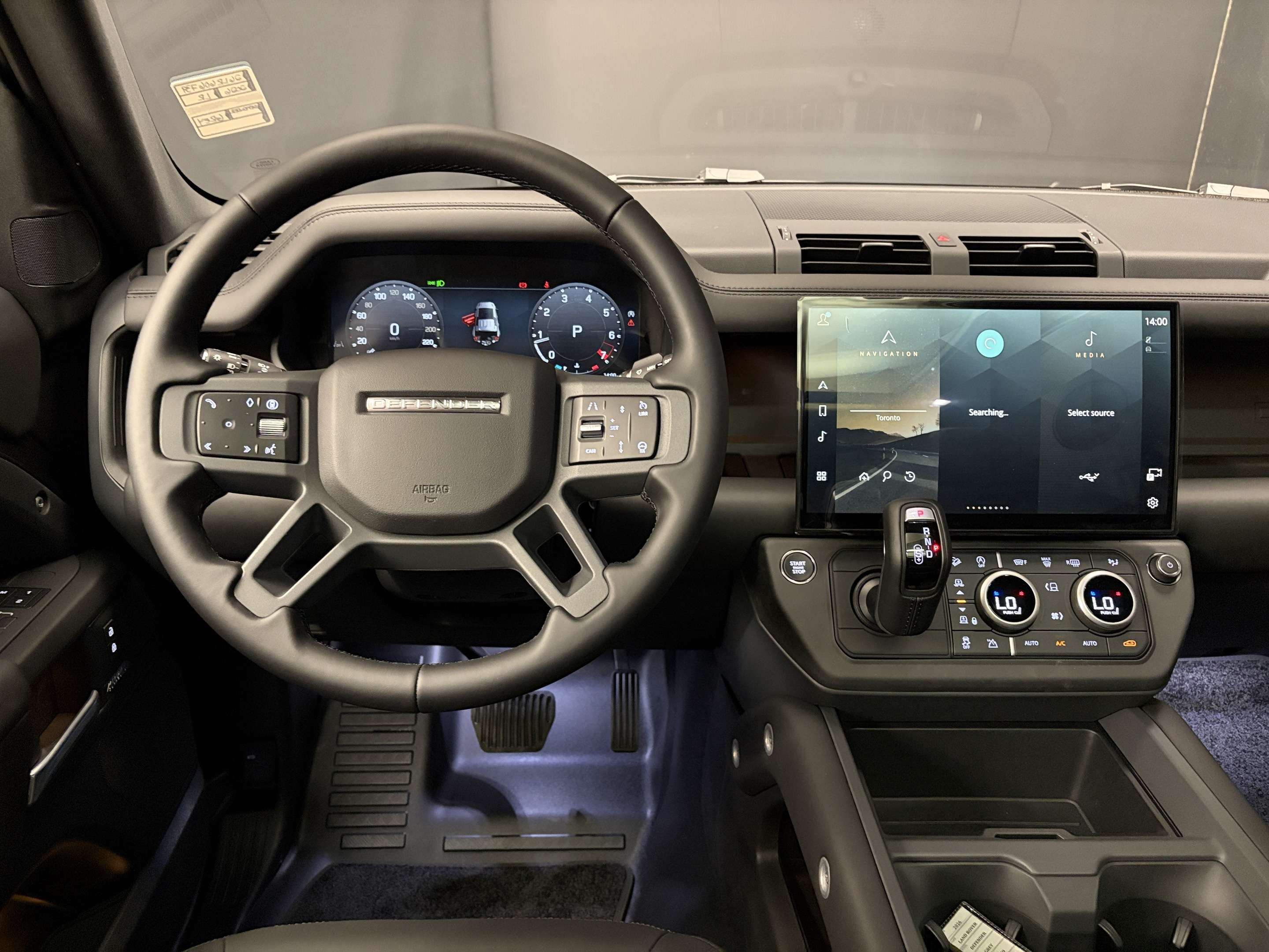 2026 Land Rover Defender X-Dynamic SE thumb 13