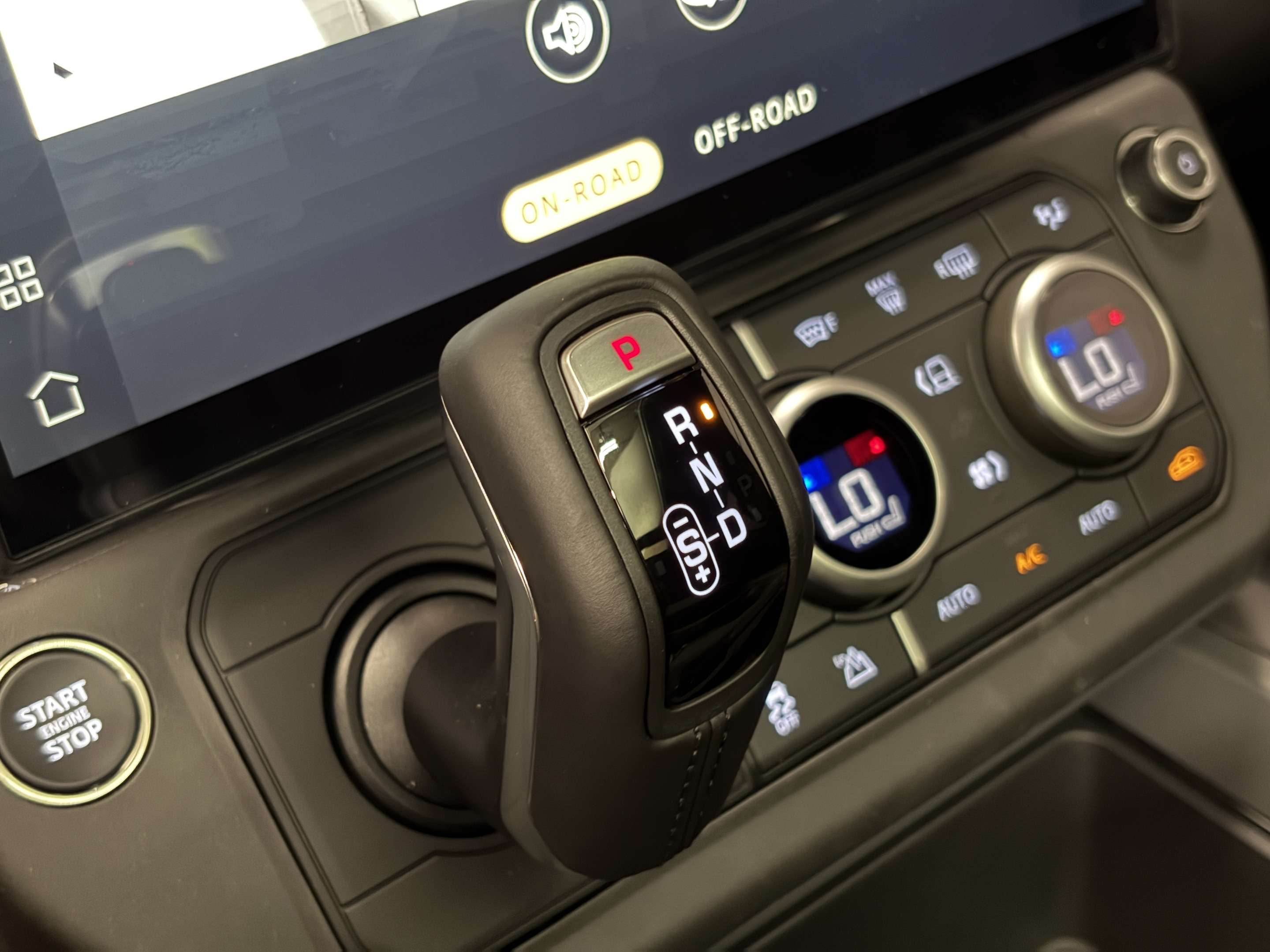 2026 Land Rover Defender X-Dynamic SE thumb 18