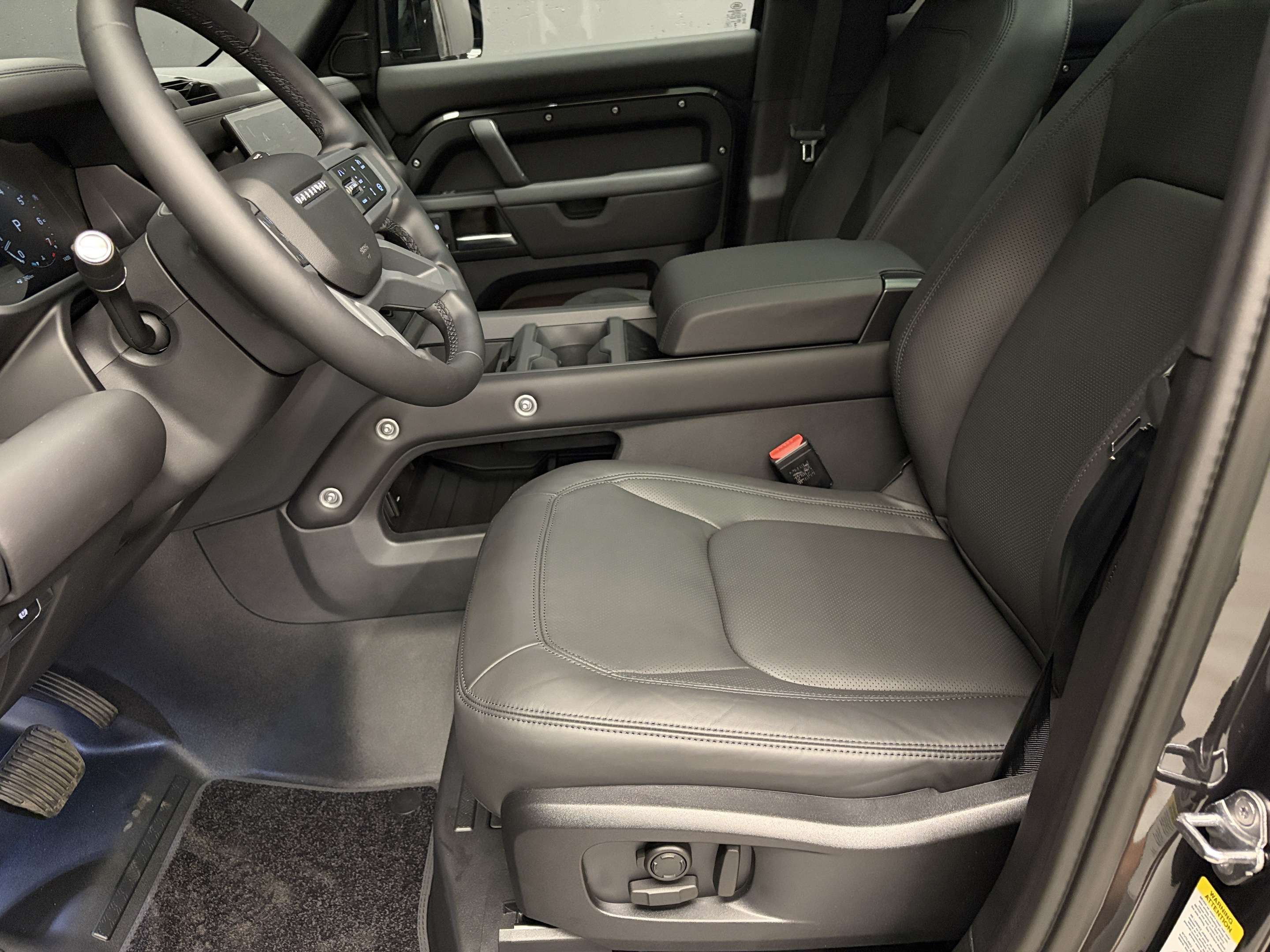 2026 Land Rover Defender X-Dynamic SE thumb 9