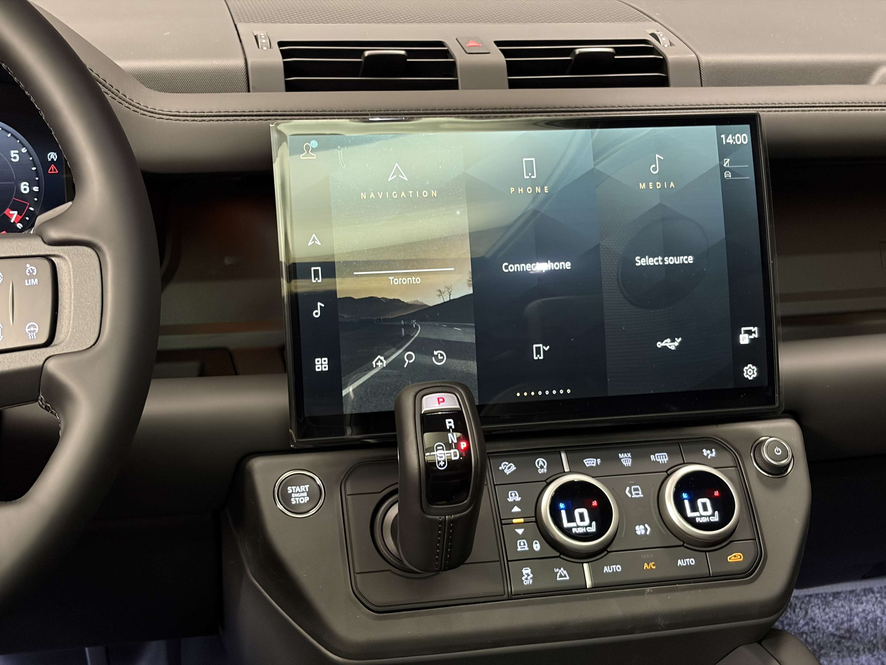 2026 Land Rover Defender X-Dynamic SE thumb 15