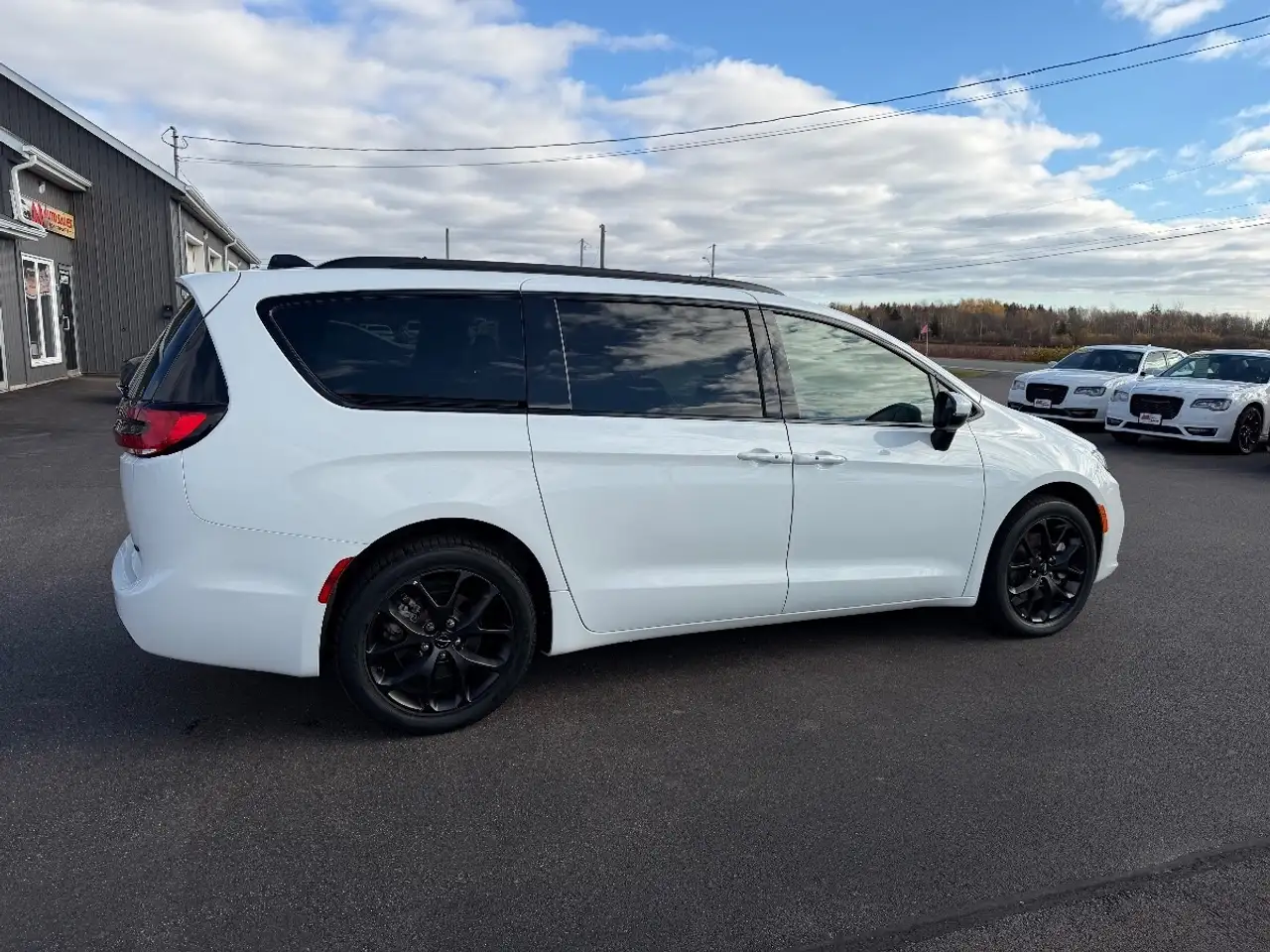 Chrysler Pacifica снимка Chrysler Pacifica
