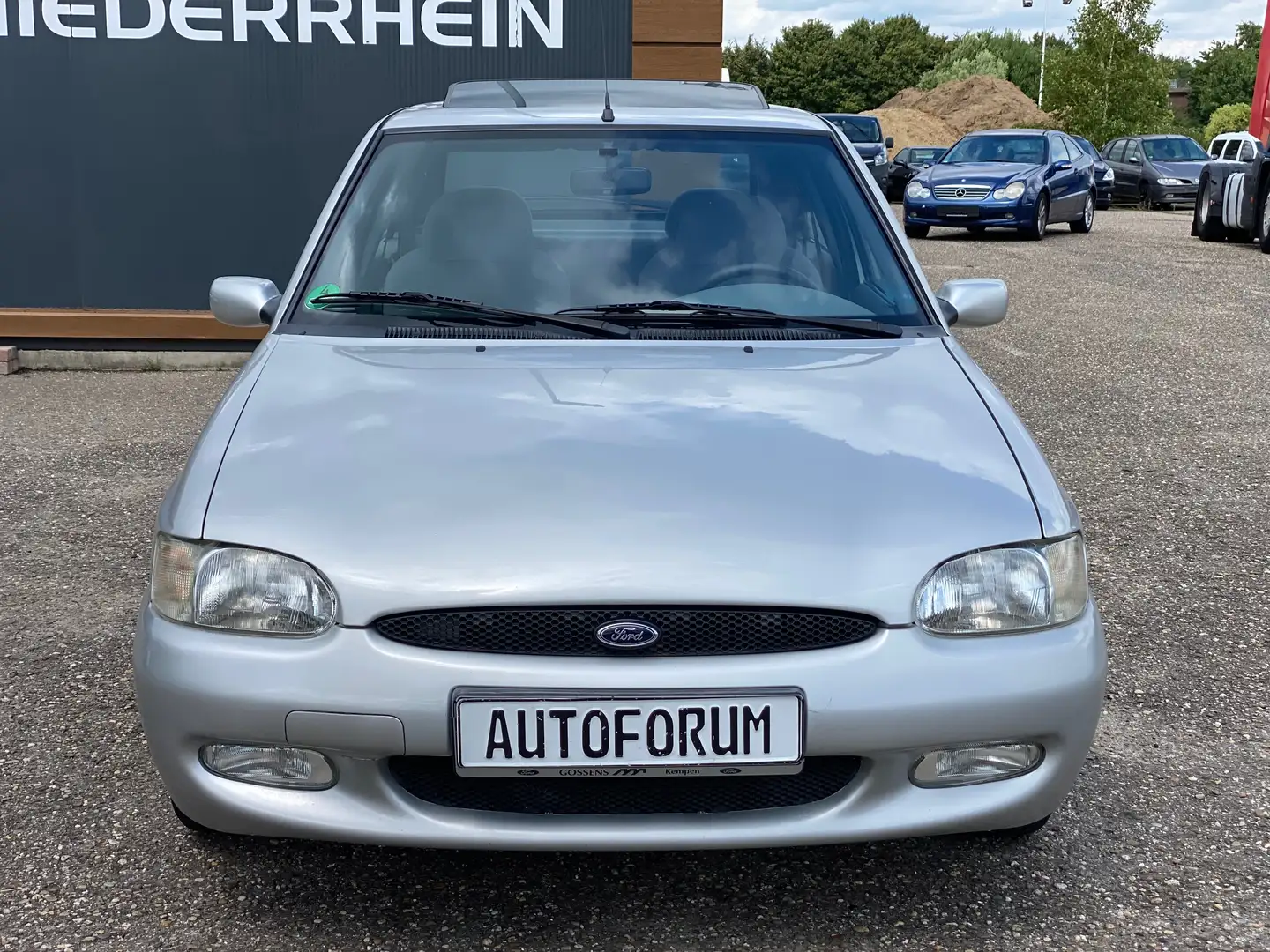 Ford Escort 1.6 aus 1.HAND* SEHR GEPFLEGT* ERST 33TKM Silber - 2