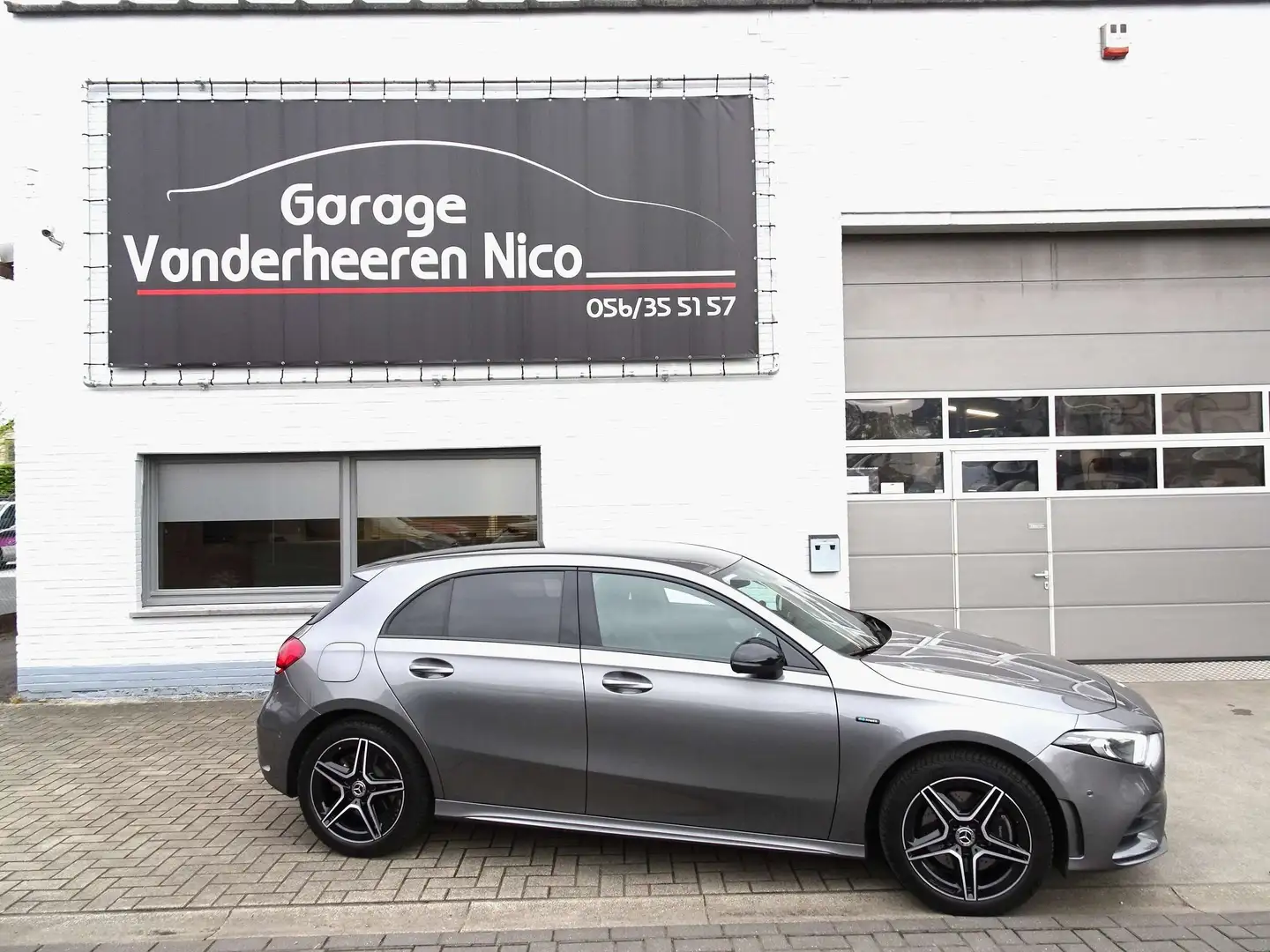 Mercedes-Benz A 250 e PHEV AMG,VIRTUAL,CAMERA,CARPLAY,ALCANTARA,NAVI Gris - 1