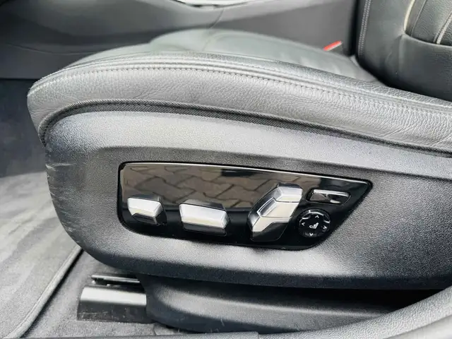 BMW 5 Series view 10
