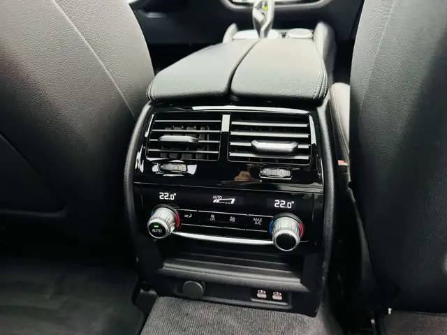 BMW 5 Series view 6
