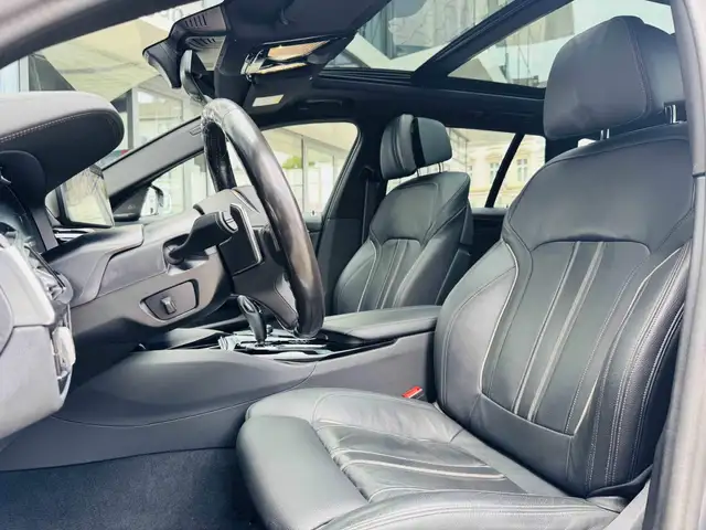 BMW 5 Series view 9
