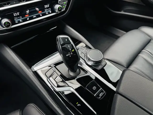 BMW 5 Series view 15
