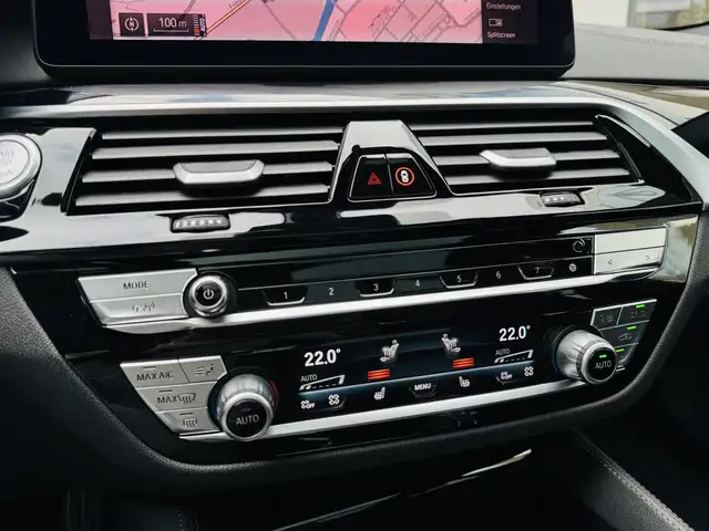 BMW 5 Series view 14