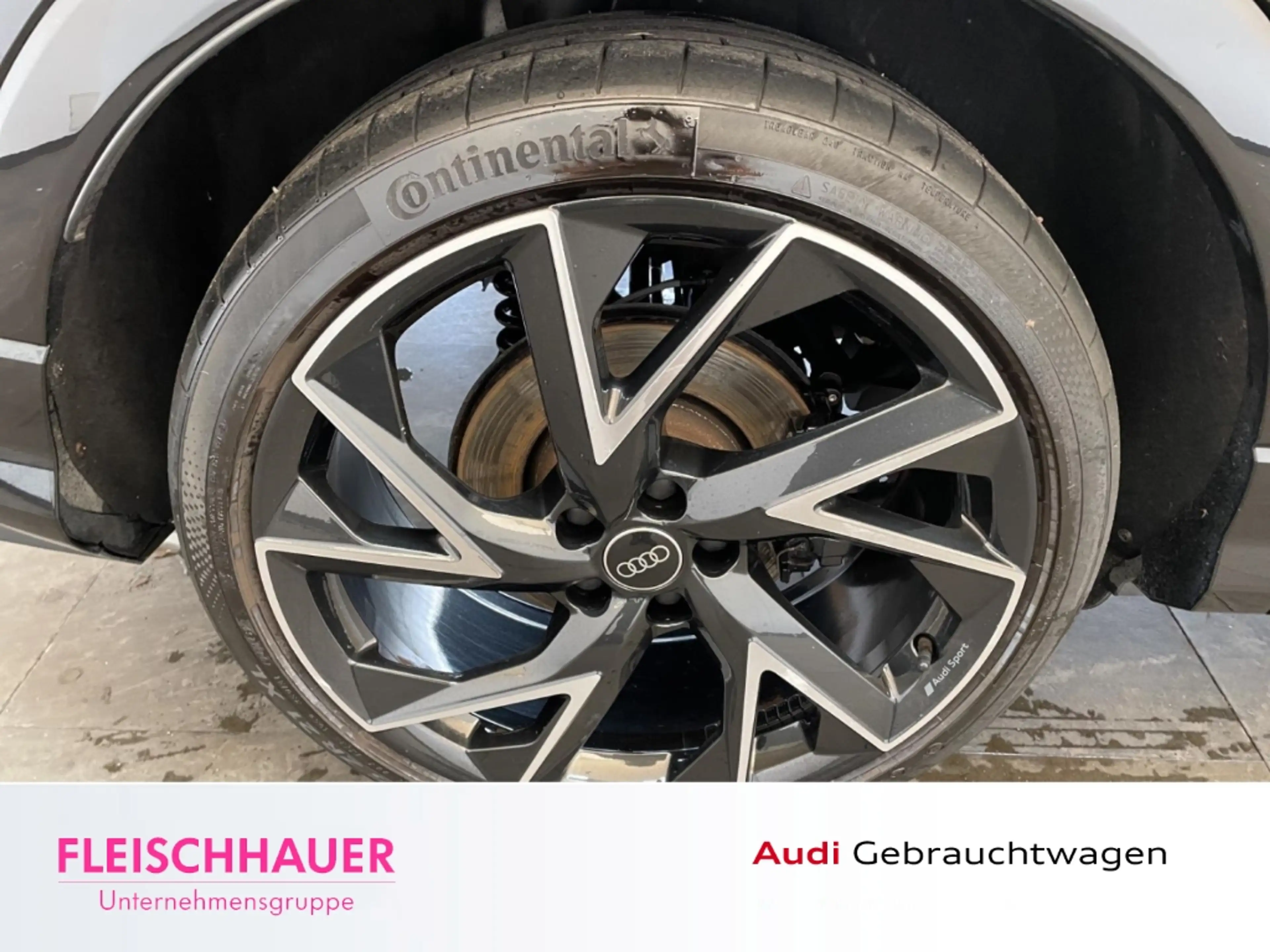 Audi RS Q3 2,5 TFSI Sportback quattro Navi LED Pano CarPlay T — photo 8