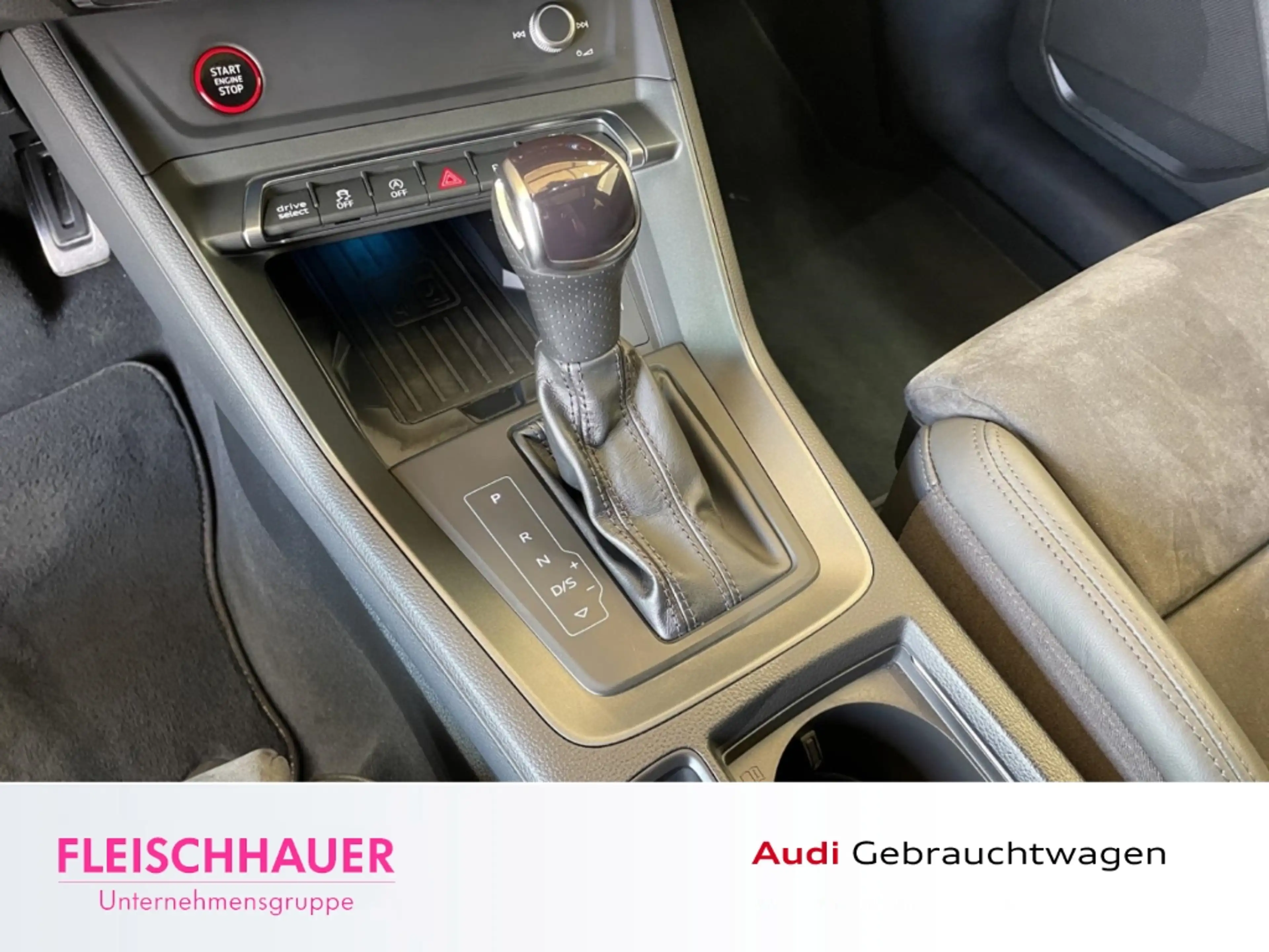 Audi RS Q3 2,5 TFSI Sportback quattro Navi LED Pano CarPlay T — photo 13