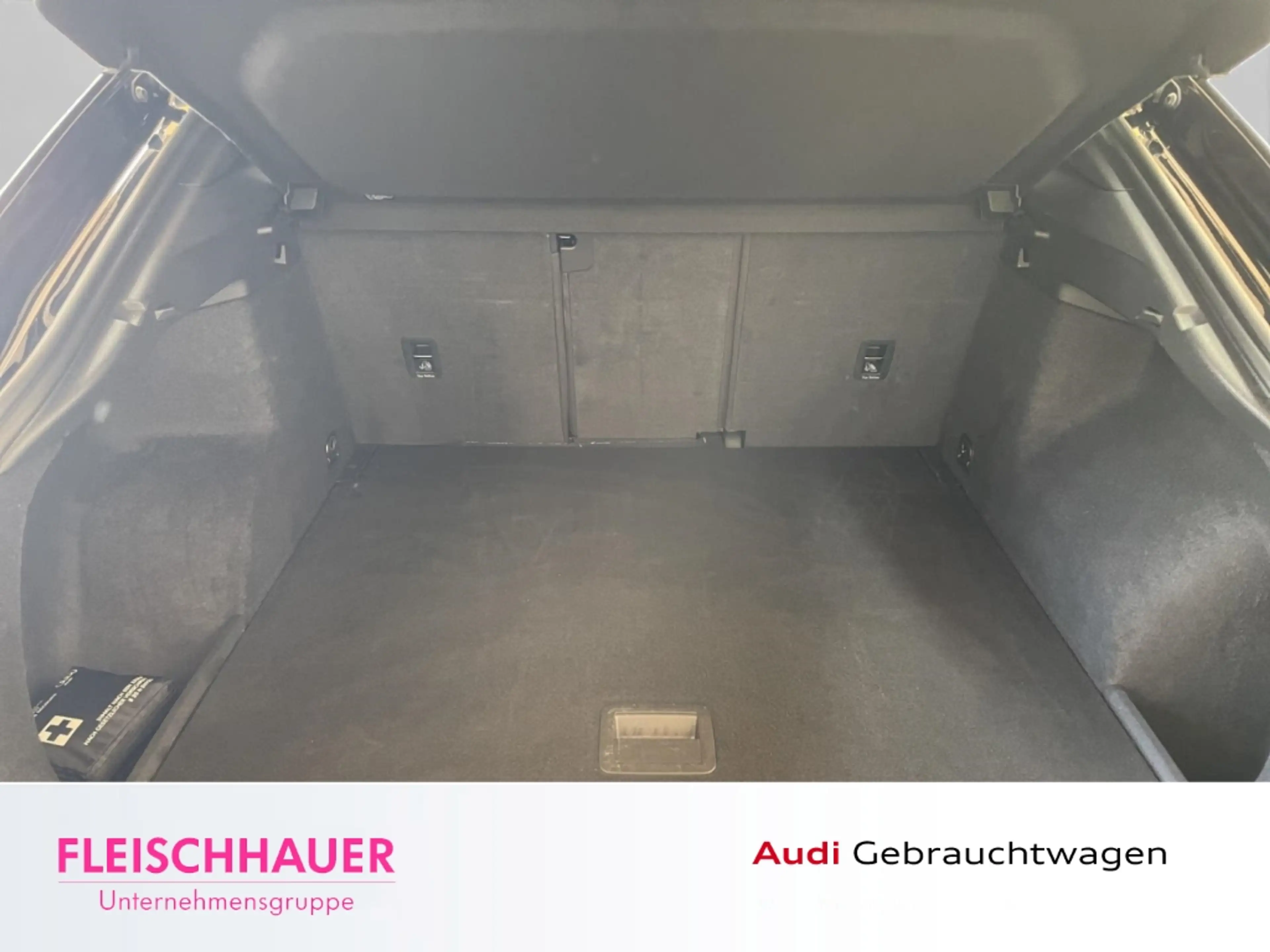 Audi RS Q3 2,5 TFSI Sportback quattro Navi LED Pano CarPlay T — photo 7