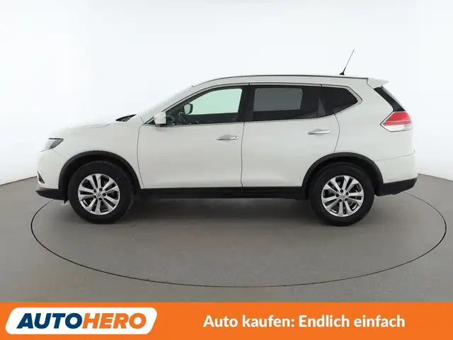 Nissan X-Trail view 3