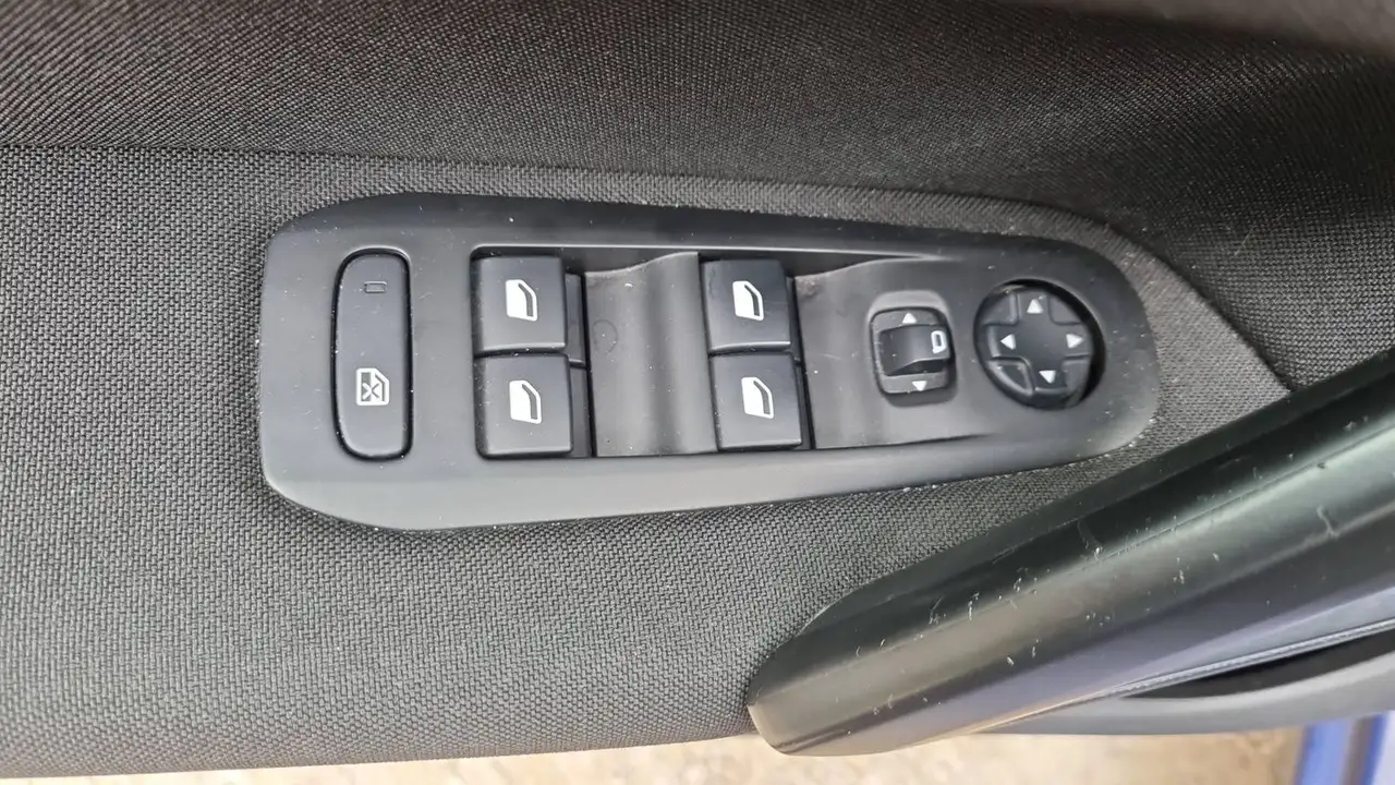 Peugeot 308 308 — photo 24
