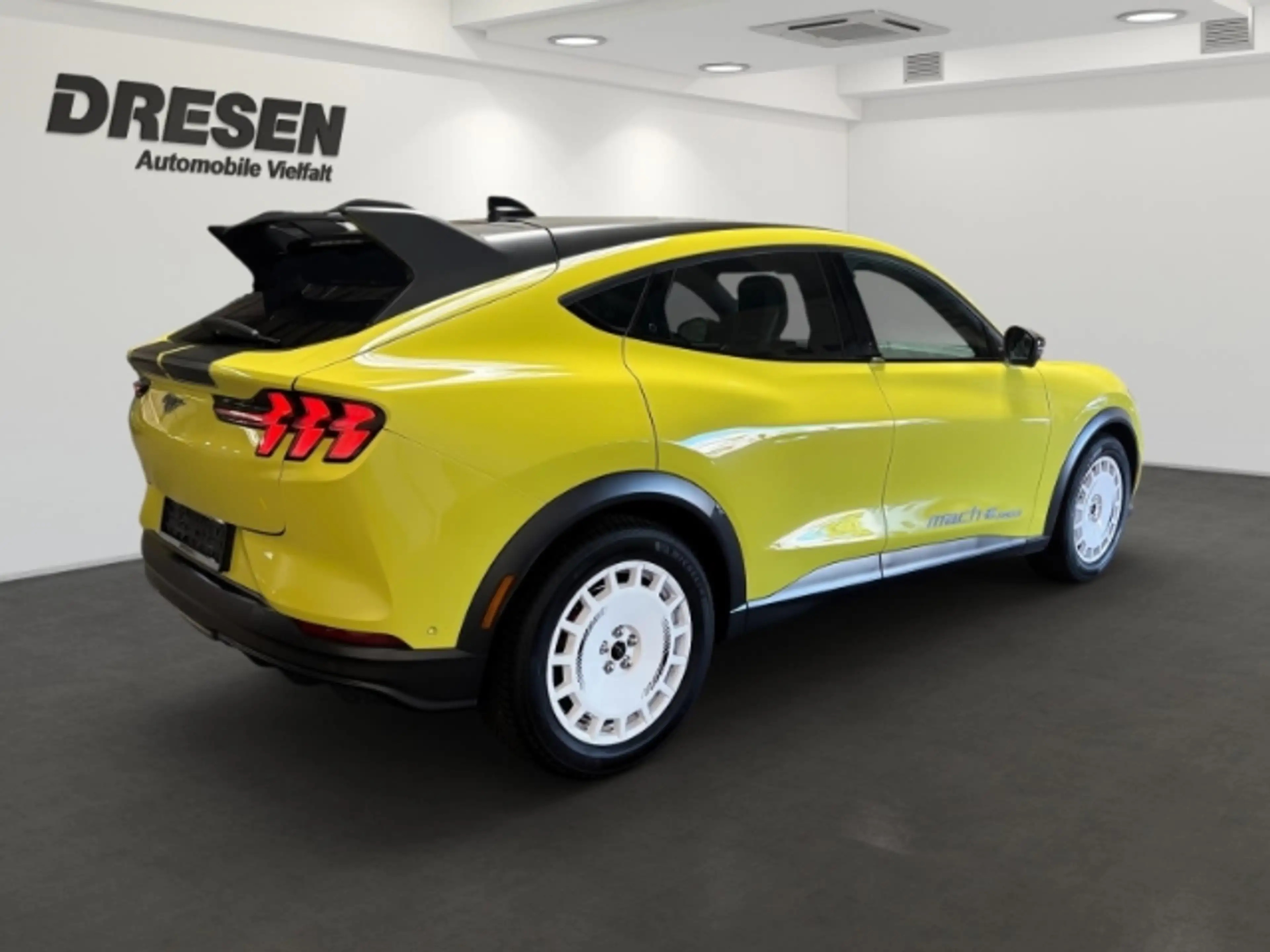 Ford Mustang Mach-E GT AWD ach-E GT-Rallye Lenkradheizung+Schlüssellos — photo 4