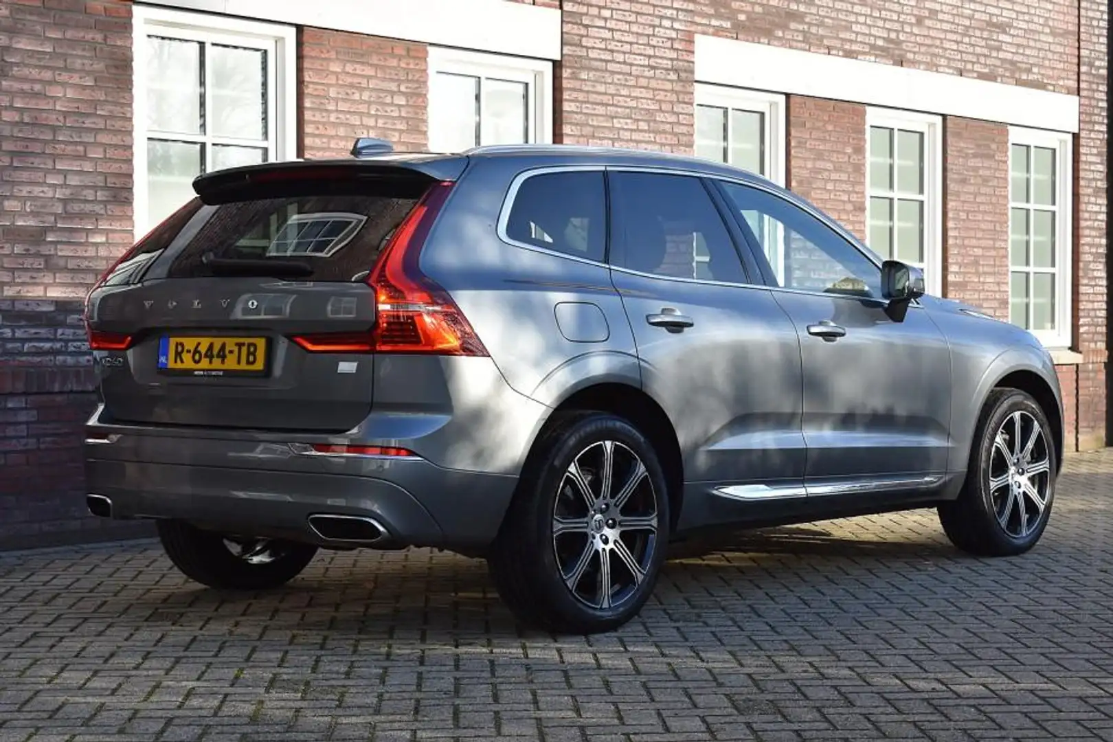 Volvo XC60 2.0 Recharge T6 AWD Inscription |  Trekhaak elektr Grau - 2